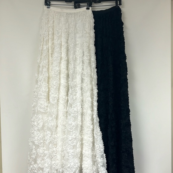 Adrianna papell BLACK & WHITE rosette flare long skirt - Picture 3 of 10
